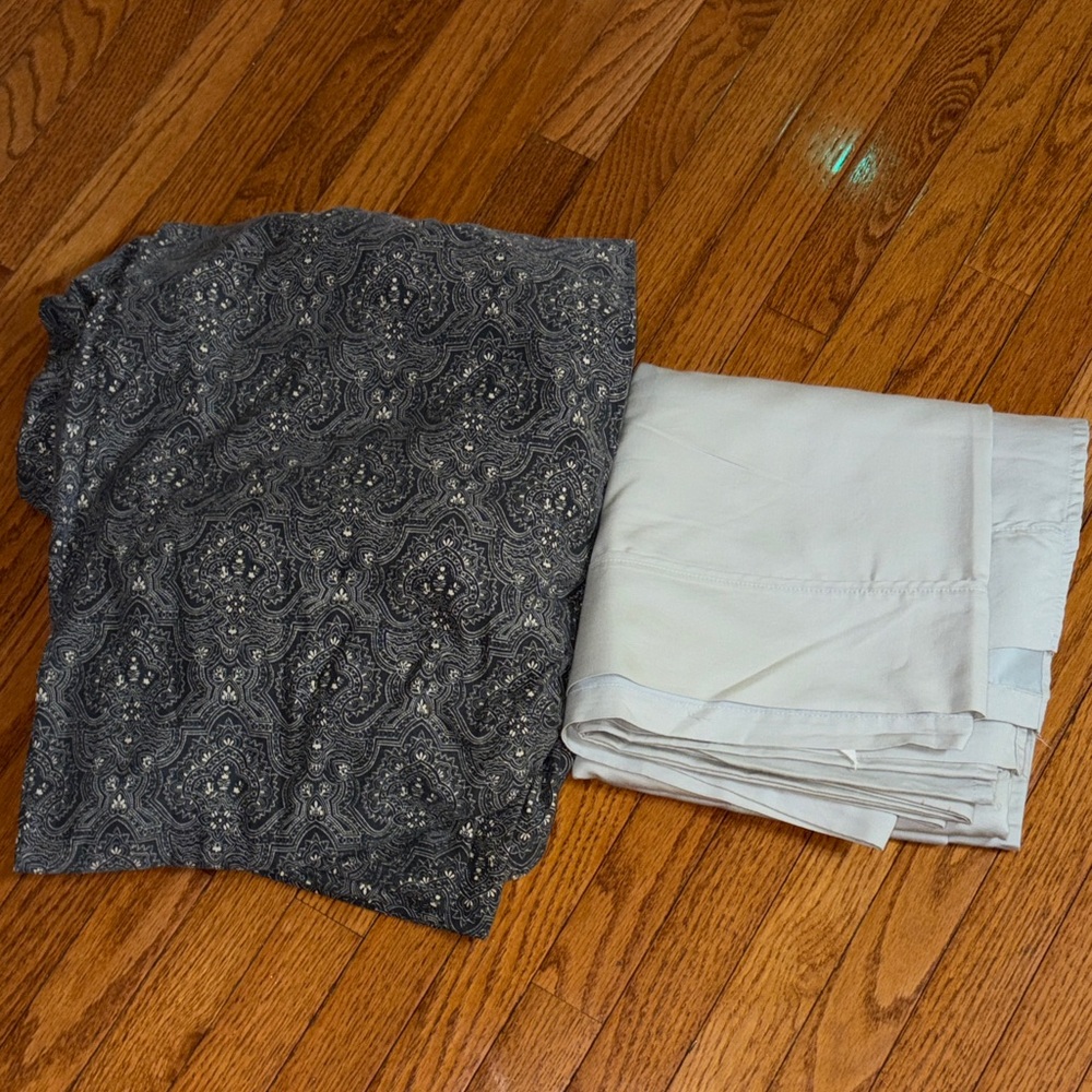 S.L. Fashions Black and Cream Sheets